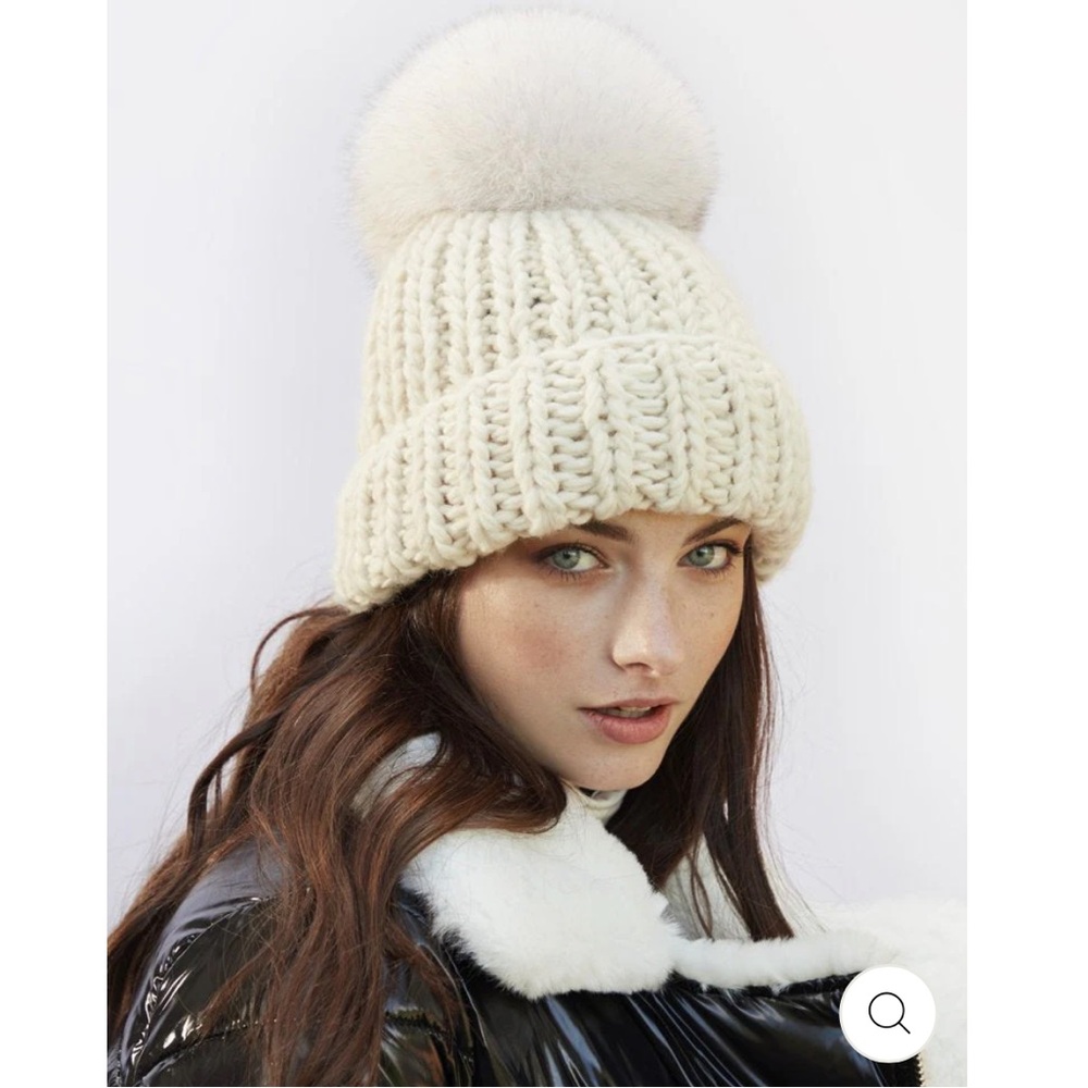 NWT Kyi Kyi Chunky Ribbed Beanie with Faux Fur Pompom